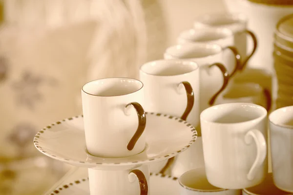 Tazas de té vacías apiladas estilo vintage —  Fotos de Stock