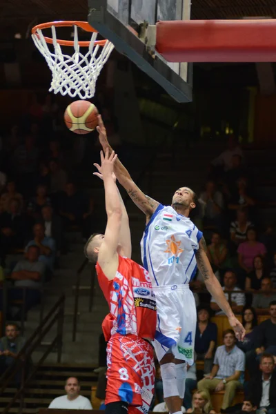 Jönköpings Södra - Nyíregyháza basketmatch — Stockfoto