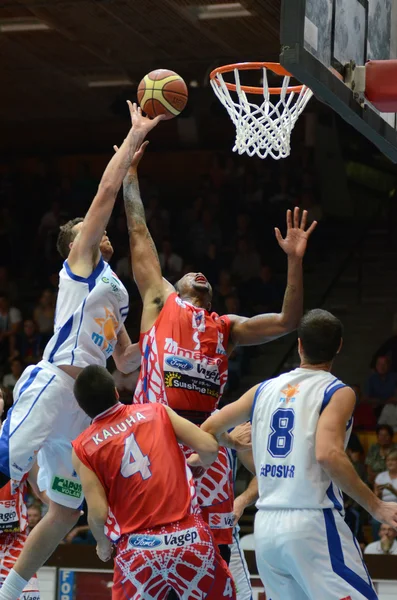 Kaposvar - nyiregyhaza basketbalspel — Stockfoto