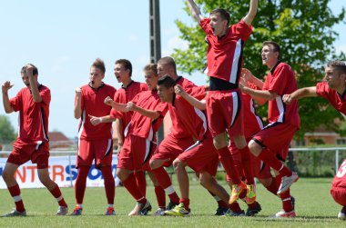 nagybajom - liceul sportiv altında 18 futbol oyunu