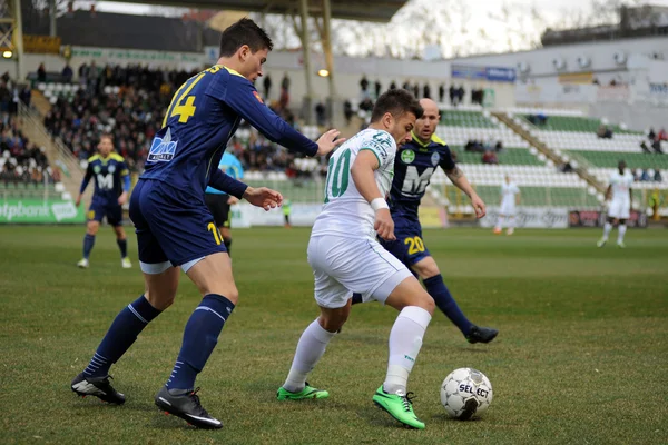 KAPOSVAR, HUNGARY - MARCH 16: Firtulescu Dragos Petrut (white 10) in action at a Hungarian Championship soccer game - Kaposvar (white) vs Puskas Akademia (blue) on March 16, 2014 in Kaposvar, Hungary. — Stock Photo, Image