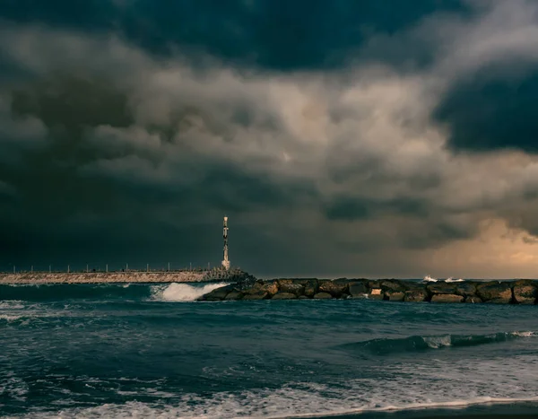 Ashkelon灯塔在冬天的不同天气 2022年1月以色列Ashkelon中东 — 图库照片