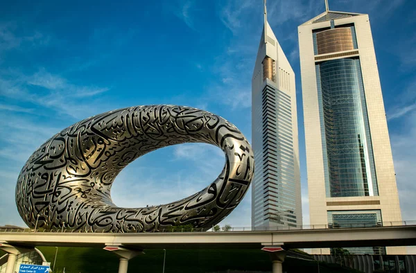 DUBAI, BAE - Mart 2022 Geleceğin Müzesi, Şeyh Zayed Caddesi.