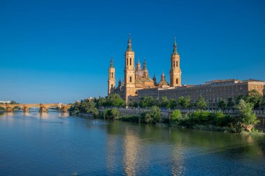Bazilika DEl Pilar. İspanya, Zaragoza, Mayıs 2022. Roma Katolik Kilisesi