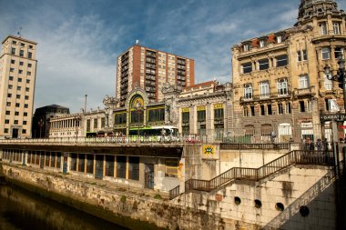 Bilbao şehrinin resimli sokakları. İspanya Bilbao Mayıs 2022