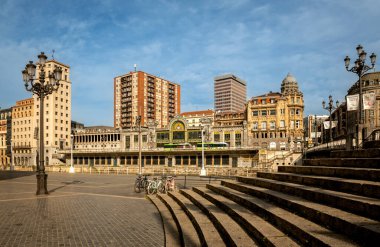 Bilbao şehrinin resimli sokakları. İspanya Bilbao Mayıs 2022