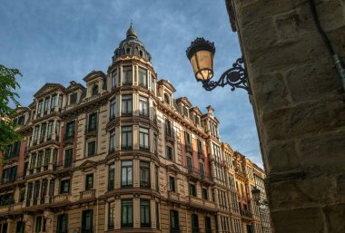 Bilbao şehrinin resimli sokakları. İspanya Bilbao Mayıs 2022