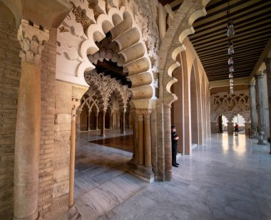 İspanya, Zaragoza 'daki Ortaçağ İslam Sarayı' nın iç salonları Mayıs 2022