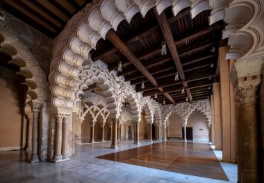İspanya, Zaragoza 'daki Ortaçağ İslam Sarayı' nın iç salonları Mayıs 2022
