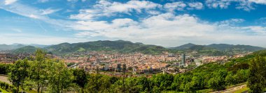 Bilbao şehrindeki gözlem güvertesinden ve onun cazibelerinden bir görüntü. İspanya Bilbao Mayıs 2022
