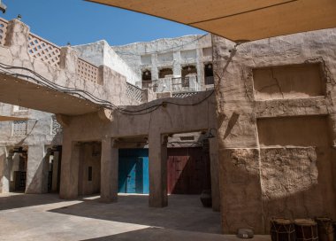 BAE Dubai Mart 2022. Dubai 'nin eteklerindeki eski şehir ve eski binalar