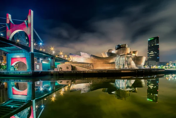 Embankment Bilbao Spain May 2022 Fragment Guggenheim Museum Backdrop Beautiful — Stock Photo, Image