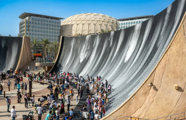 EXPO-2020 'ye katılan ülkelerin pavyonlarının bayrakları ve parçaları. BAE. Dubai Mart 2022