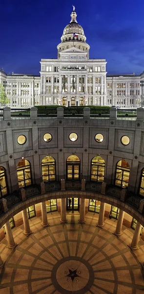 A Texas State Capitol Building, éjjel a belvárosban Austin, Texas — Stock Fotó