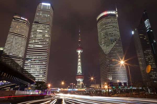 Pudong's nachts in shanghai, china — Stockfoto