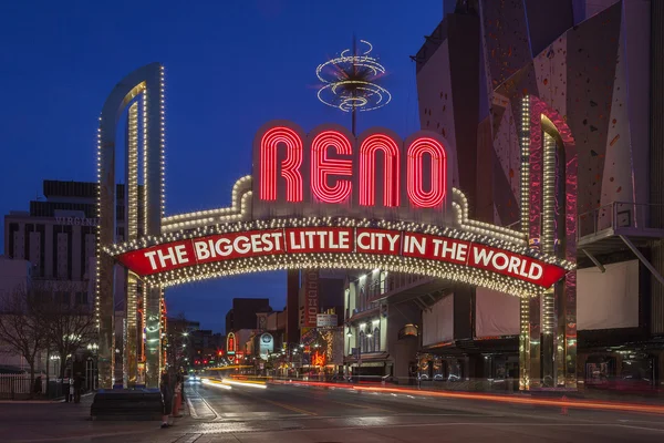 Il segno dell'arco di Reno di notte, Nevada — Foto Stock