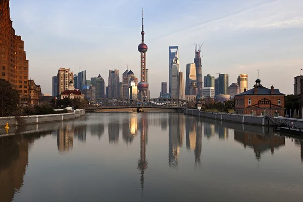 Šanghaj pudong v západu slunce, Čína — Stock fotografie