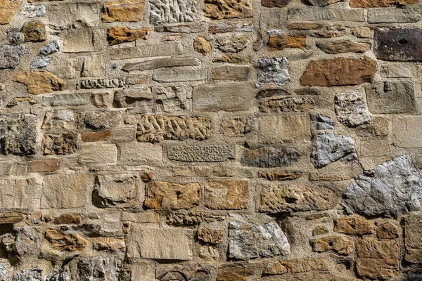 Огромные Высокие Стены Старинного Средневекового Замка — стоковое фото