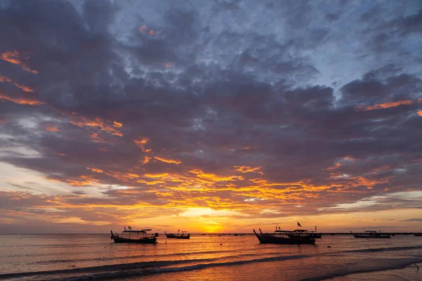 Pakistan Plajında Renkli Gökyüzü Uzun Kuyruklu Tekne Phang Nga Tayland — Stok fotoğraf