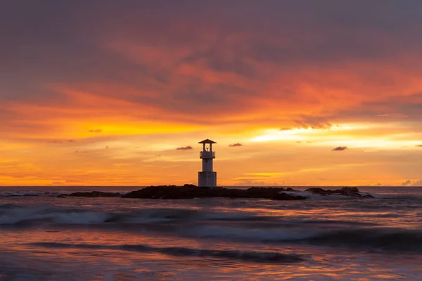 Khaolak Deniz Fenerinin Manzarası Alacakaranlık Vakti Renkli Gökyüzü — Stok fotoğraf