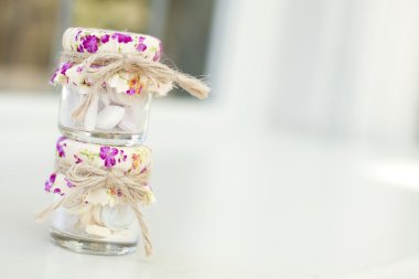 flowerts dekore edilmiş olabilir