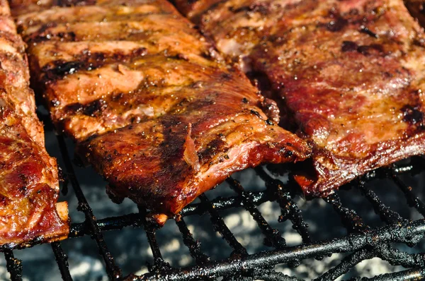 Costillas de barbacoa en la parrilla —  Fotos de Stock