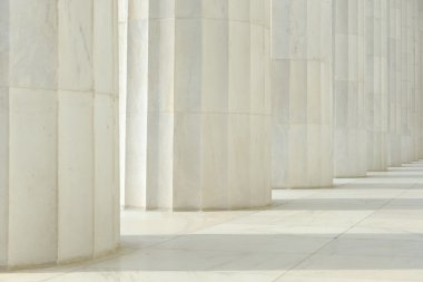 beyaz mermerden yapılmış pillars
