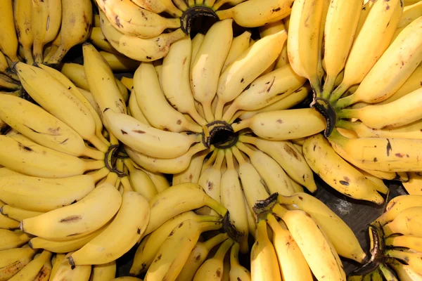 Μπανάνες προς Πώληση στην Αγορά — Φωτογραφία Αρχείου