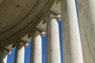 Jefferson Memorial 'daki sütunlar.