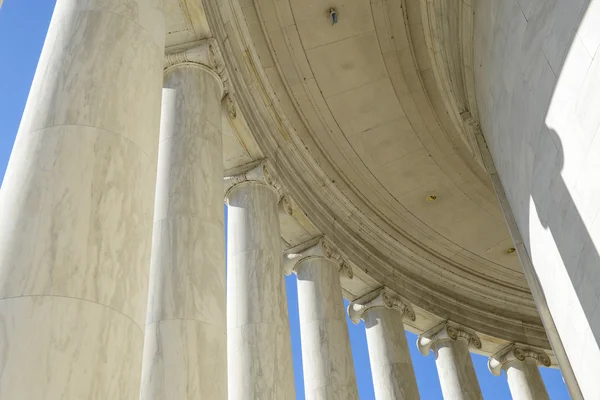 Столбы у мемориального здания Джефферсона — стоковое фото
