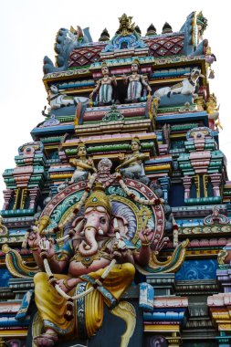 Ganesha heykel beyaz zemin üzerine