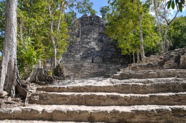 coba Maya harabelerini