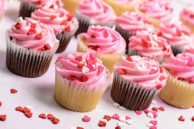 pembe doğum günü kek