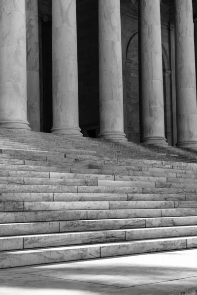 Pillars and Steps in Black and White — Stock Photo, Image