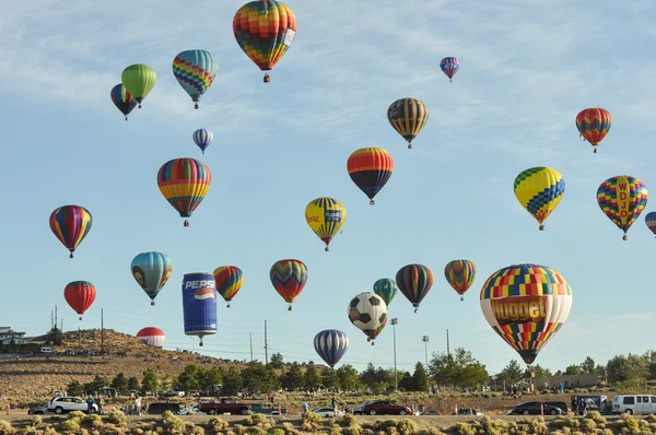 Hete luchtballon redactionele 2012 — Stockfoto