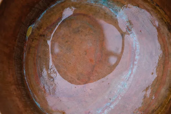 Water Copper Pot Colorful Circles Copper Surface Patina — Stock Photo, Image