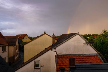 Almanya, Saulheim köyünde gökkuşağı. İyi akşamlar..