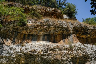Taş dokusu. Toulourenc nehri Provence 'deki Mont Ventoux' un yayan geçidinde. Doğa koruma.
