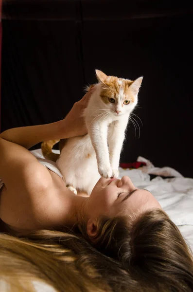 Beautiful Young Woman Lies White Bed Ginger Cat Smiles Kisses — Stock Photo, Image