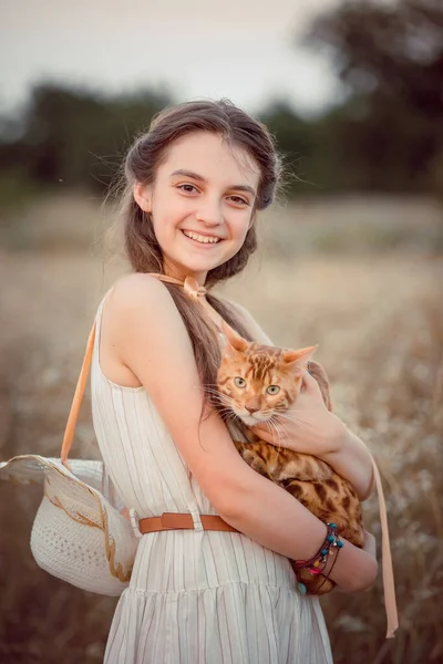 Sesión Fotos Con Gato Chica Con Gato Raza Bengala — Foto de Stock