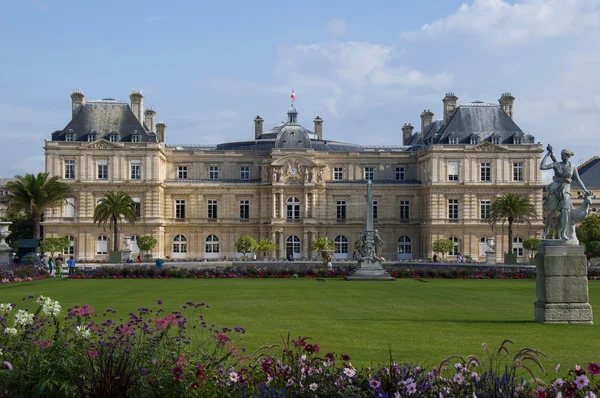 A palota a Luxemburg-kert, Párizs, Franciaország — Stock Fotó