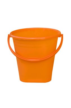 Beyaz bir arka planda turuncu kova