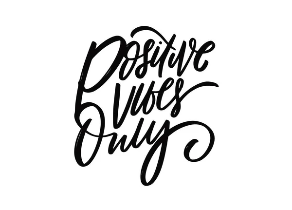 Positieve Vibes Alleen citaat. Met de hand getrokken zwarte kleur belettering zin. — Stockvector