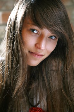 oldukça genç bir kızın portresi