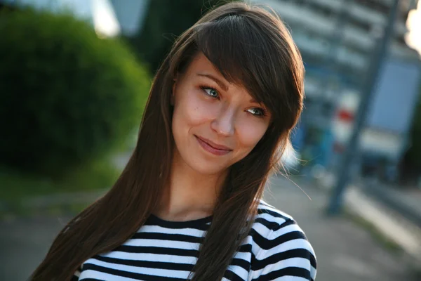 Portrait of a pretty young girl — Stock Photo, Image
