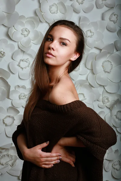 Portrait of a beautiful young girl — Stock Photo, Image