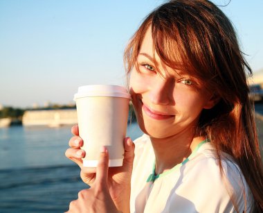 Kahve güzel kadınla