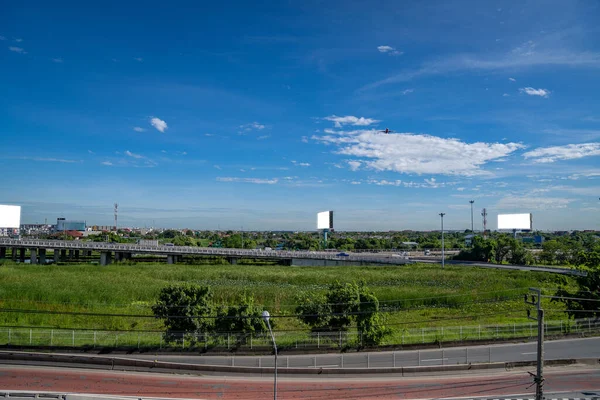 Kosong Ruang Billboard Dari Zoom Out Dan Jauh Tampilan Langit — Stok Foto