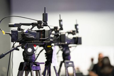 Bangkok, Tayland - 20 Ocak 2021, Bir SONY video kaydedici, Profesyonel kamera ve ekipman eklentisi durduruldu, Bangkok, Tayland 'da LIVE röportaj aşamasına yönlendirildi.