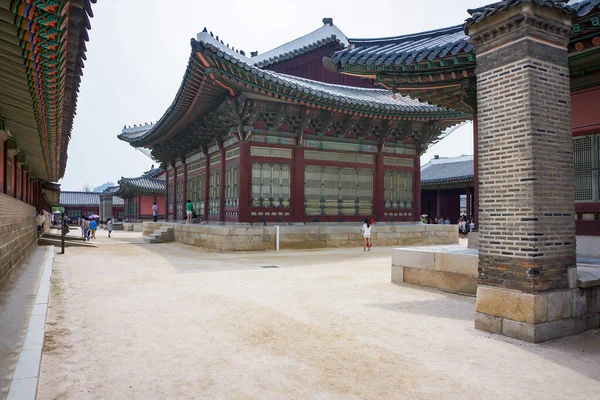Seoul Südkorea Juni 2014 Touristen Spazieren Durch Das Nationale Volkskundemuseum — Stockfoto